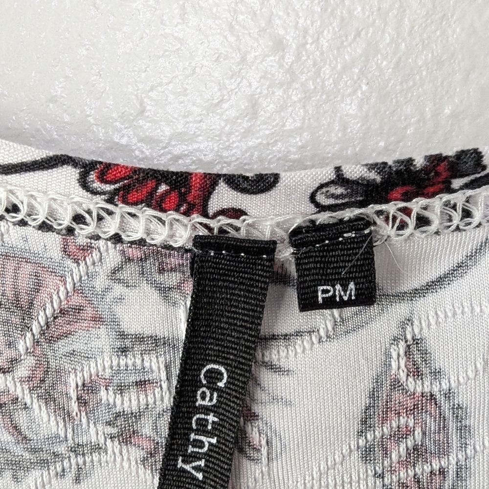 Cathy women's white with red and black paisley top size petite medium - Picture 5 of 5